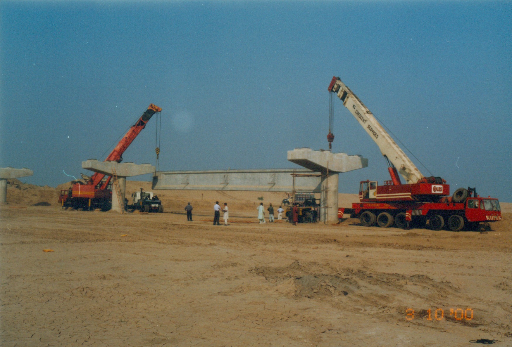 Placement of pre-fabricated girders at Bridge near Chashma Barrage